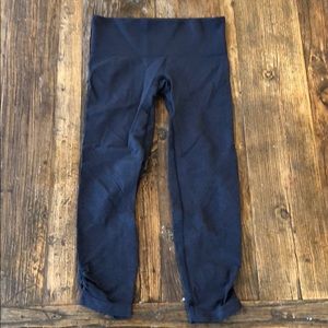 Lululemon in the flow crop